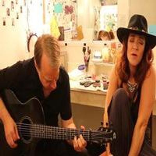 STAGE TUBE: BEACHES' Shoshana Bean Performs Acoustic Version of 'Wind Beneath My Wings' - Chicago Theater Video
