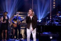 VIDEO: Conrad Swell Performs 'Remind Me' Off Debut EP on TONIGHT SHOW