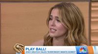 VIDEO: Zoey Deutch Learned About CD's While Filming '80's-Themed EVERYBODY WANTS SOME