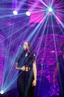VIDEO: Alessia Cara Performs 'Scars to Your Beautiful' on LATE NIGHT