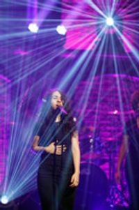 VIDEO: Alessia Cara Performs 'Scars to Your Beautiful' on LATE NIGHT Video