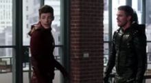 VIDEO: Sneak Peek - It's an Epic Superhero Crossover Event on The CW Tonight