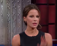 VIDEO: Kate Beckinsale Teaches Stephen Colbert to Speak Russian on LATE SHOW