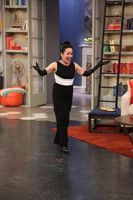 VIDEO: Lin-Manuel Miranda Helps Mom Find Oscar Dress on RACHAEL RAY!