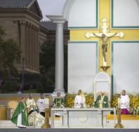 Photo Flash: Tenor Anthony Kearns Sings at Pre-Mass Concert for Pope Francis