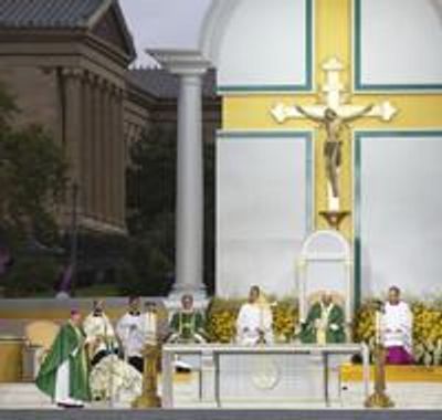 Photo Flash: Tenor Anthony Kearns Sings at Pre-Mass Concert for Pope Francis