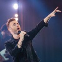 VIDEO: Take That Perform 'Giants' on LATE LATE SHOW Video