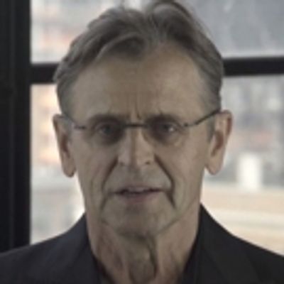 STAGE TUBE: Dance Legend Mikhail Baryshnikov Endorses Hillary Clinton