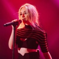 VIDEO: Sabrina Carpenter Performs 'Thumbs' on LATE LATE SHOW Video