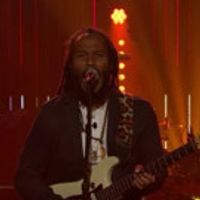 VIDEO: Ziggy Marley Performs 'Weekend's Long' on LATE LATE SHOW Video