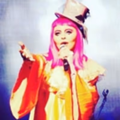 STAGE TUBE: Madonna Sings Theatrical 'Send in the Clowns' in Melbourne