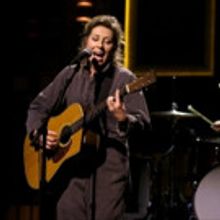 VIDEO: Martha Wainwright Performs 'Around the Bend' on TONIGHT SHOW
