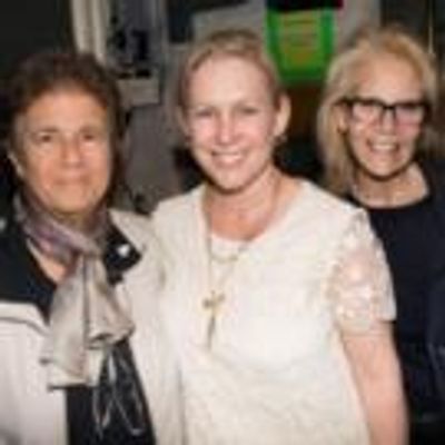Photo Flash: Senator Kristen Gillibrand Visits IT SHOULDA BEEN YOU on Broadway