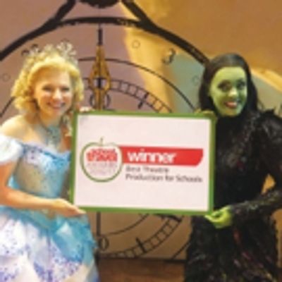 Photo Flash: WICKED Named &#039;Best Theatre Production for Schools&#039; at 2016 School Travel Awards