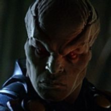 BWW Recap: SUPERGIRL Defends the 'Manhunter'