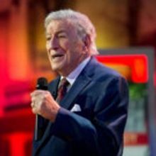 VIDEO: Tony Bennett Performs Holiday Classic 'I'll Be Home for Christmas'
