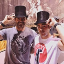 Photo: Hugh Jackman and Zac Efron See What's Inside at WAITRESS