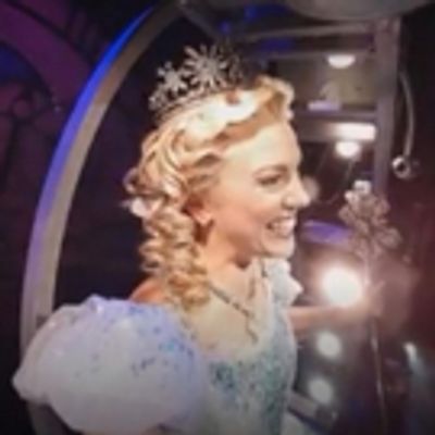 STAGE TUBE: Get a Bird's-Eye View as 'Glinda' with Kara Lindsay at WICKED