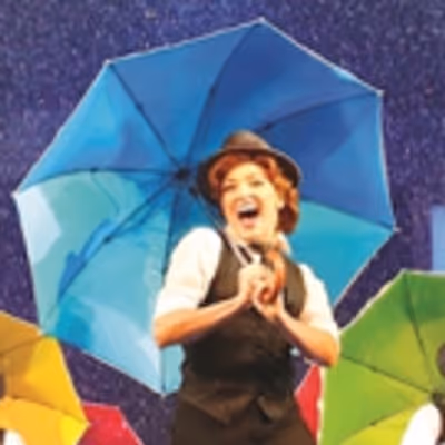 BWW Review: New SINGIN' IN THE RAIN Makes Us Happy Again