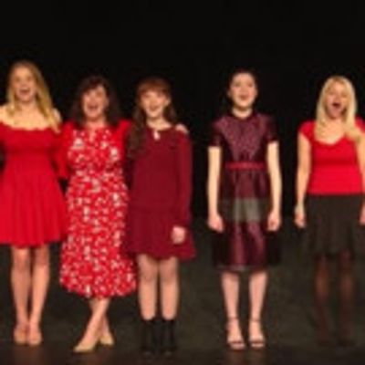 VIDEO: 19 ANNIES Reunite In Honor of Musical's 40th Anniversary; Perform 'Tomorrow'