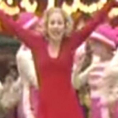 VIDEO: On This Day, May 4: Baby, Dream Your Dream! The 2005 Revival of SWEET CHARITY Opens on Broadway