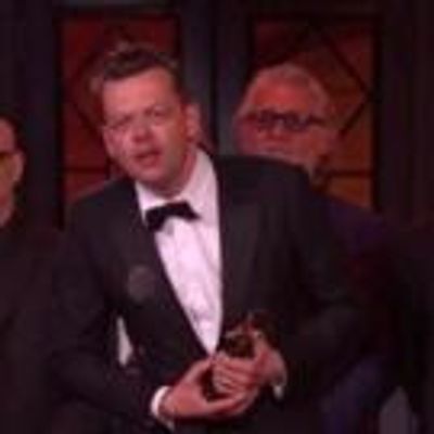 STAGE TUBE: CURIOUS INCIDENT Team Gives Best Play Tonys Speech