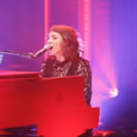 VIDEO: Regina Spektor Performs 'The Trapper and the Furrier' on LATE NIGHT Video