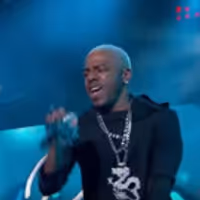 VIDEO: Watch Panic! at the Disco & Sisqo Perform Mash-Up of 'The Thong Song' Video