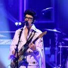 VIDEO: Weezer Performs 'King of the World' on TONIGHT SHOW
