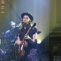 VIDEO: James Bay Performs 'Hold Back the River' on TONIGHT SHOW Video