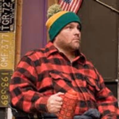 BWW Review: GUYS ON ICE Spices up the Mundane