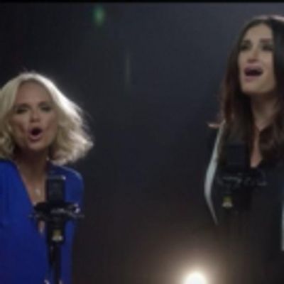 VIDEO: WICKED Reunion! Idina Menzel & Kristin Chenoweth Perform New Version of 'For Good'