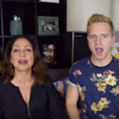 STAGE TUBE: ON YOUR FEET!'s Gloria Estefan Does the Robot and More on 'Truth or Dare'