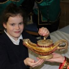 Stars Of Parr Hall Panto Spread Festive Cheer On Children's Ward