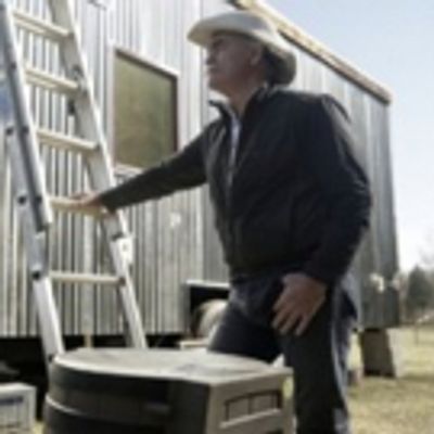 Discovery Channel Premieres New Season of HOMESTEAD RESCUE, 6/14