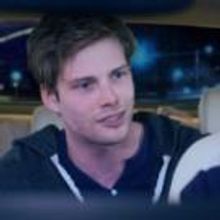 VIDEO: Hunter Parrish Guest Stars in TOWN CAR WILLIE Webseries
