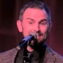 STAGE TUBE: Daniel Reichard Sings 'Santa Claus is Coming to Town' at Birdland