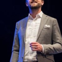 BWW Review: The Met's SummerStage Recital Has a Date with an 'Angel' Photo