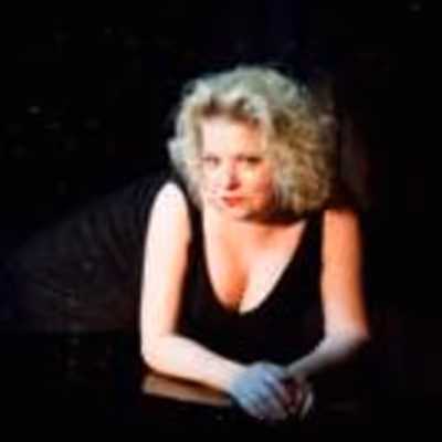 BWW Review: At Don't Tell Mama, Tanya Moberly's SONGS I FEEL LIKE SINGING Is a Mixed Bag