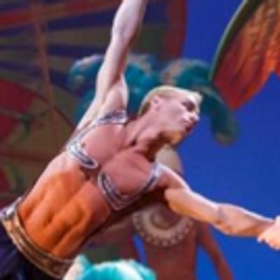 VIDEO: PARAMOUR's Atherton Twins Flex Their Muscles In The Middle of Times Square
