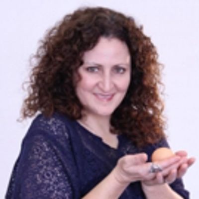 BWW Review: The Big F: Elaine Gale Reminds Us That We Are All ONE GOOD EGG