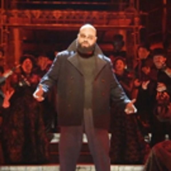 TV: Watch Scenes from Paramount's Bold and Bloody SWEENEY TODD - Chicago Theater Video