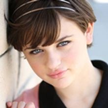 Joey King and Charlie Plummer to Star in Film Adaptation of YA Novel STARGIRL