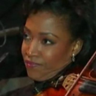 VIDEO: Meet Concert Violinist Kelly Hall-Tompkins, FIDDLER ON THE ROOF's Fiddler