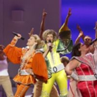 BWW Review: Honey, Honey! MAMMA MIA! Is Sticky Sweetness Wrapped Around Abba's Tunes Photo