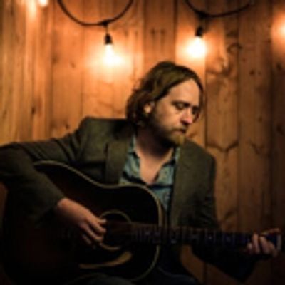 Hayes Carll's Video for 'The Magic Kid' Premieres on The Wall Street Journal