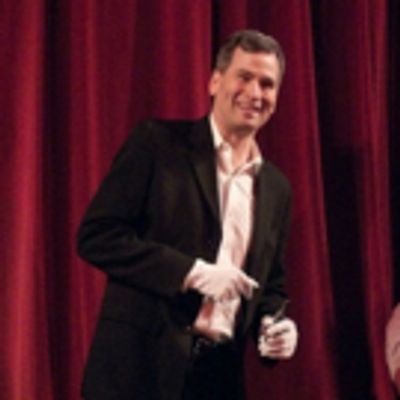 Photo Flash: Tech Writer David Pogue Guest Stars in 39 STEPS Off-Broadway