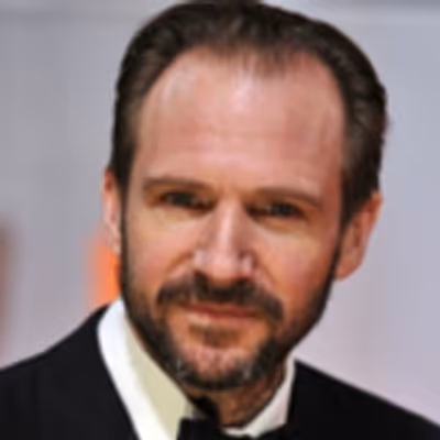 Ralph Fiennes and Vanessa Redgrave to Play Family in RICHARD III at the Almeida Opening Tonight