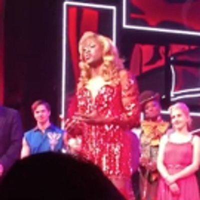 STAGE TUBE: Watch Wayne Brady's Moving Final Bow and Speech at KINKY BOOTS