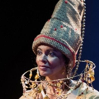 BWW Review: CATF THE WEDDING GIFT is Visually Stunning, but Difficult to Decipher